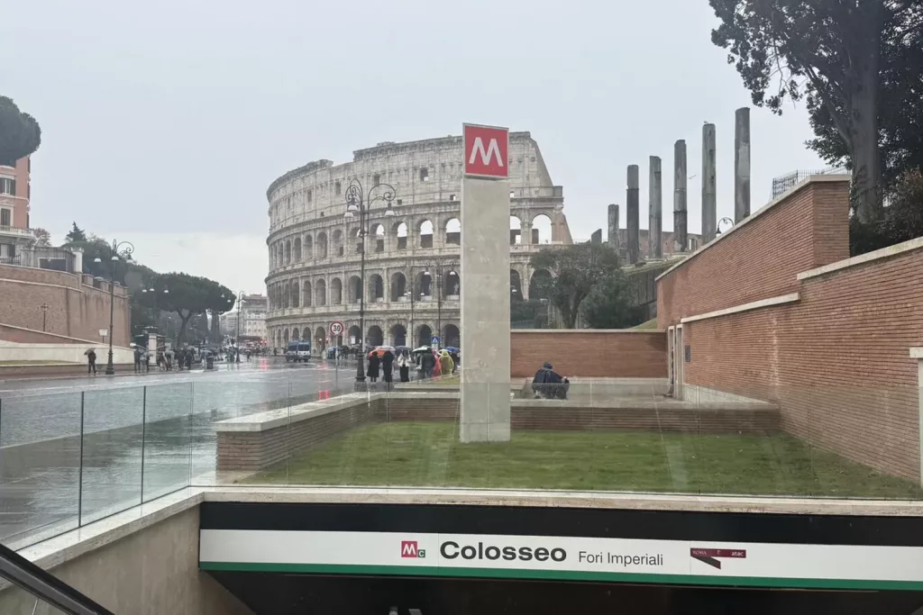 Metro Colosseo Fori Imperiali