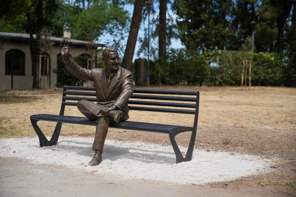 alberto sordi statue