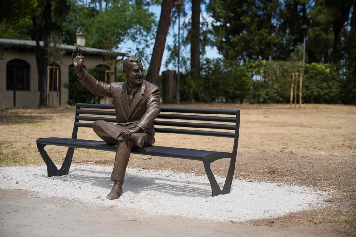 alberto sordi statue